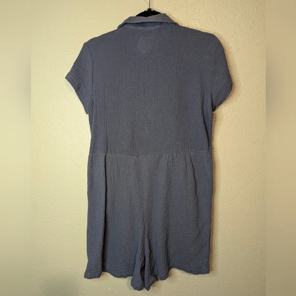 C&C California Size Medium Button up Romper Shorts with Pockets Color Blue - Picture 5 of 7